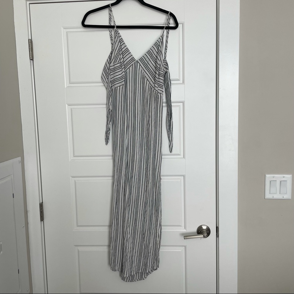 Amuse Society mid-length dress with white and grey stripes, M